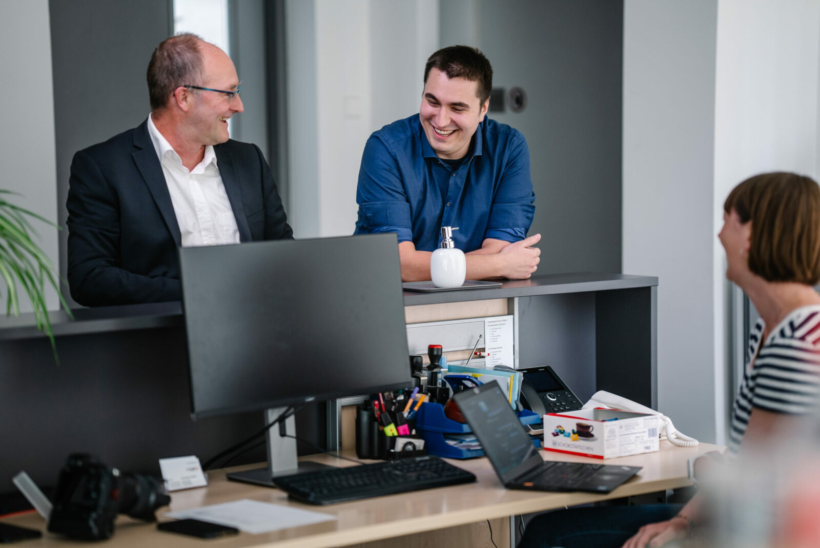 CALPANA Mitarbeiter im Büro